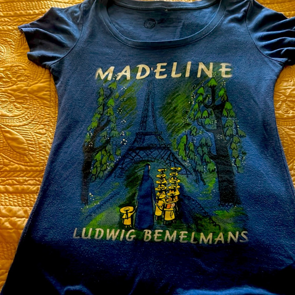 Adorable madeleine T-shirt. Size large fits like a medium.